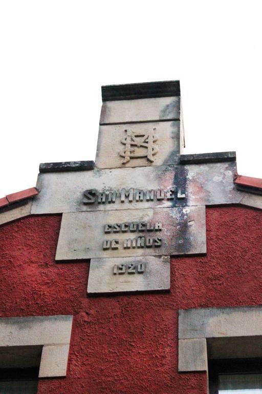Escuelas De Fuentes Вальявисьоса Экстерьер фото