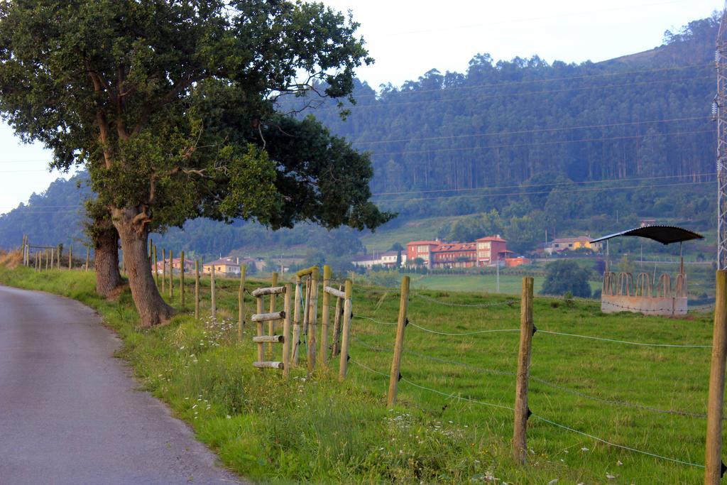 Escuelas De Fuentes Вальявисьоса Экстерьер фото