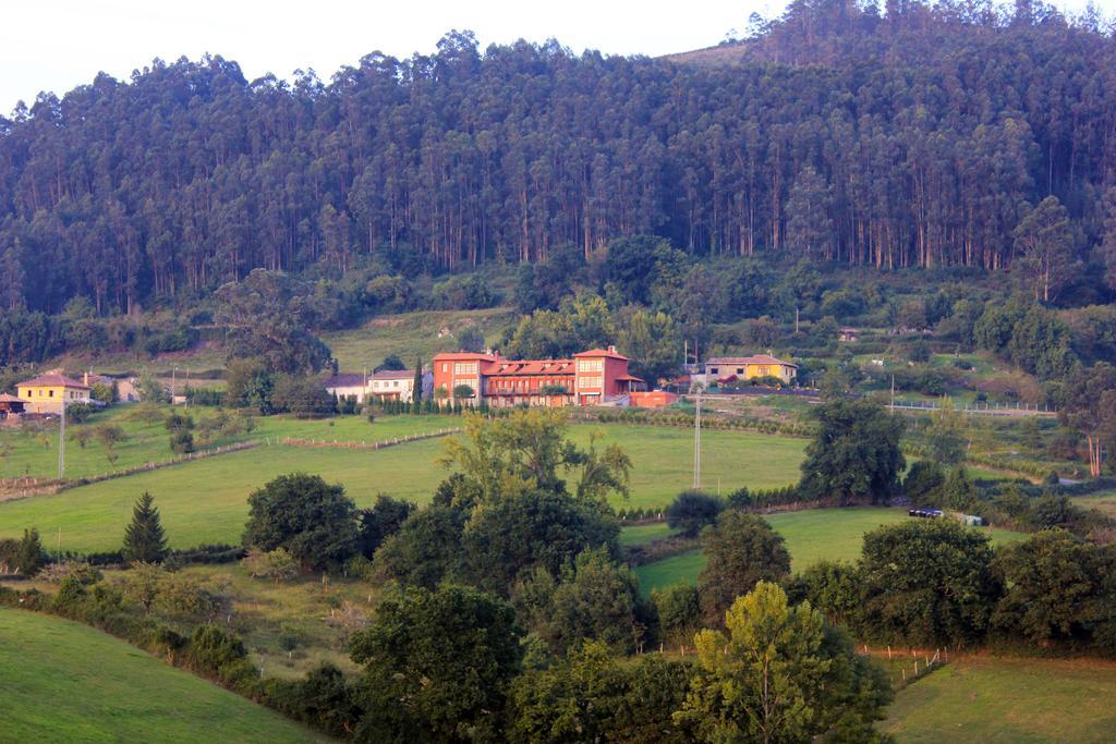 Escuelas De Fuentes Вальявисьоса Экстерьер фото
